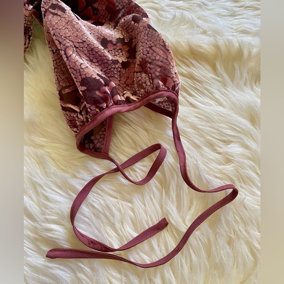 Guess Brand Renaissance Inspired Velvet Blouse, Floral, Purple, Cold Shoulder - Picture 16 of 17